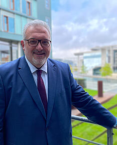 Der Gesundheitspolitiker Erich Irlstorfer (CSU) fordert mit seinem Antrag im Bundestag größere Anstrengungen für Patienten mit Long- und Post-COVID sowie Post-Vac-Syndrom. Der Gesundheitspolitiker Erich Irlstorfer (CSU) fordert mit seinem Antrag im Bundestag größere Anstrengungen für Patienten mit Long- und Post-COVID sowie Post-Vac-Syndrom.