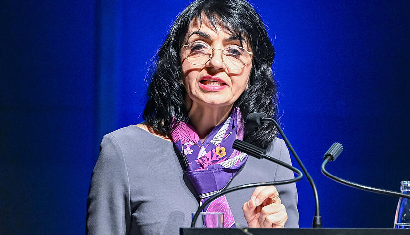 Muhterem Aras (Bündnis 90/Die Grünen), Präsidentin des Landtags von Baden-Württemberg, sprach im Landtag über Rouven Laur und dankte allen Einsatzkräften.