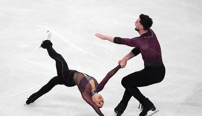 Annika Hocke und Robert Kunkel belegten bei der Eiskunstlauf-EM den vierten Platz.