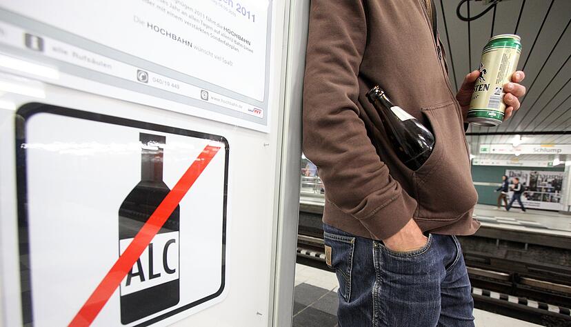 Unter anderem ein Alkoholverkaufsverbot schlagen drei Bürgermeister aus Baden-Württemberg vor, um den Problemen in Städten zu begegnen. Unter anderem ein Alkoholverkaufsverbot schlagen drei Bürgermeister aus Baden-Württemberg vor, um den Problemen in Städten zu begegnen.