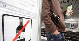 Unter anderem ein Alkoholverkaufsverbot schlagen drei Bürgermeister aus Baden-Württemberg vor, um den Problemen in Städten zu begegnen.