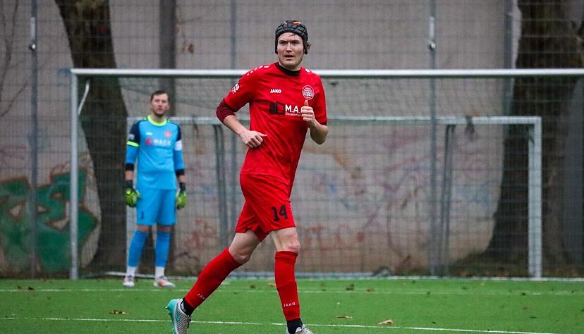 Zusammen mit seinen Co-Coaches bei Türkspor Neckarsulm hat Spielertrainer Julian Grupp binnen kürzester Zeit aus Individualisten ein Team geformt. Zusammen mit seinen Co-Coaches bei Türkspor Neckarsulm hat Spielertrainer Julian Grupp binnen kürzester Zeit aus Individualisten ein Team geformt.