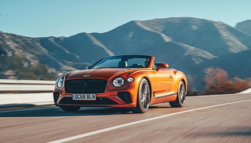 Das Dach öffnet sich schneller als bisher und braucht weniger Platz, wenn es sich einfaltet. Das Dach öffnet sich schneller als bisher und braucht weniger Platz, wenn es sich einfaltet.