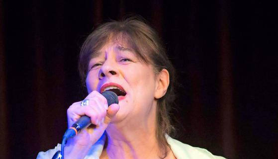 Hardcore-Romantikerin auf dem Theaterschiff: Ulla Meinecke.
Foto: K&ouml;hler