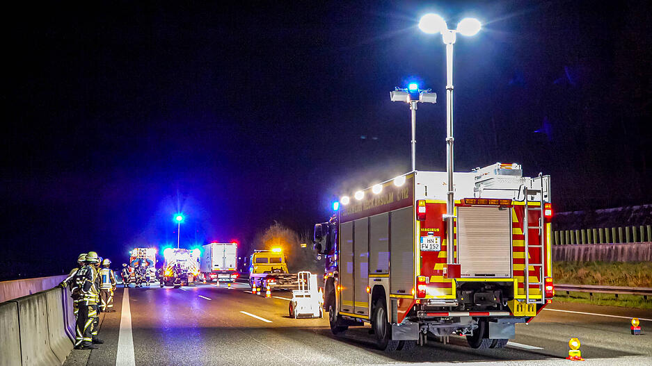 Die Autobahn war am Anfang fast eine Stunde voll gesperrt.