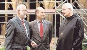 Der Präsident des Malteser Hilfsdienstes, Johannes Freiherr zu Heereman (Mitte) im Gespräch mit seinem Bruder Abt Franziskus und Hans Hambücher.Foto: Ralf Seidel Der Präsident des Malteser Hilfsdienstes, Johannes Freiherr zu Heereman (Mitte) im Gespräch mit seinem Bruder Abt Franziskus und Hans Hambücher.Foto: Ralf Seidel