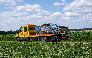 Kai Otterbach und Tobias Glatzel stiegen nach ihrem schweren Unfall beinahe unverletzt aus ihrem schrottreifen BMW M3 E36 aus.