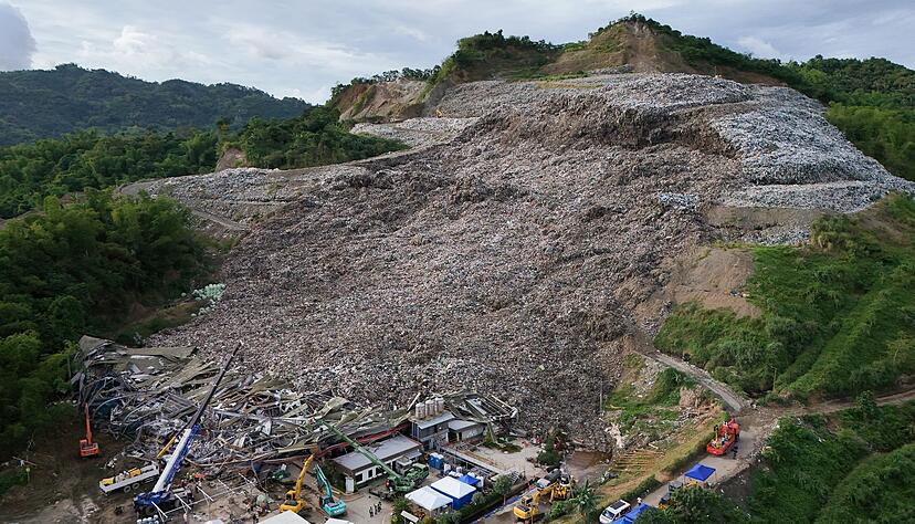 Anhaltende Regenfälle machten den Müllberg nach Angaben der Stadtverwaltung instabil. Anhaltende Regenfälle machten den Müllberg nach Angaben der Stadtverwaltung instabil.