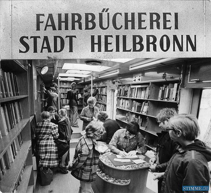 1975: Die Fahrbücherei im Sattelschlepper bringt Lesestoff für große und kleine Leser in die Heilbronner Stadtteile. 1975: Die Fahrbücherei im Sattelschlepper bringt Lesestoff für große und kleine Leser in die Heilbronner Stadtteile.