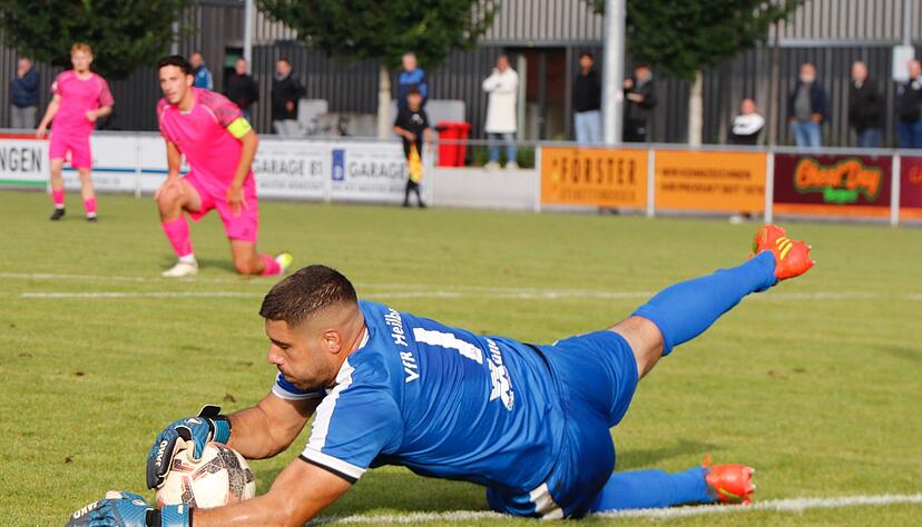 Torwart Murat Zeyrek präsentiert sich beim VfR Heilbronn weiter in Bestform, ist beim Ausgleich des FC Esslingen allerdings chancenlos.