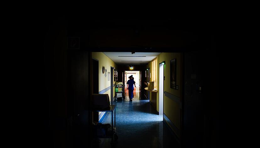 Ob durch die Zeitumstellung die verlorene Stunde hinten dran geh&auml;ngt werden muss, h&auml;ngt davon ab, was im Tarifvertrag oder in einer Betriebsvereinbarung steht.