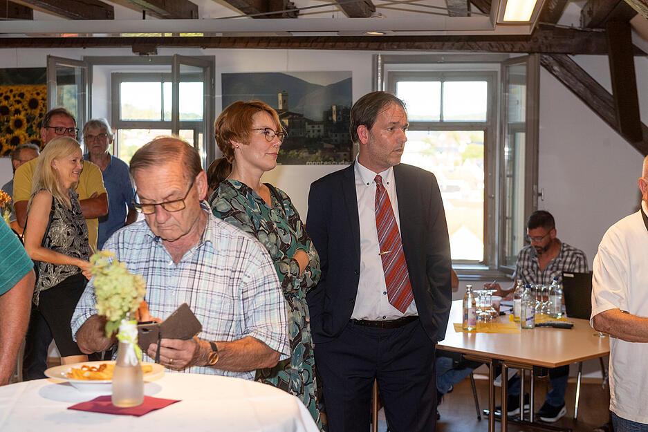 Dem bisherigen Amtsinhaber Stephan Franczak ist die Anspannung kurz vor dem Wahlergebnis anzusehen. Dem bisherigen Amtsinhaber Stephan Franczak ist die Anspannung kurz vor dem Wahlergebnis anzusehen.
