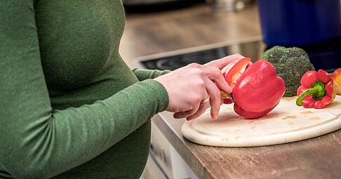 Bei der Erstellung von Ernährungsplänen für Schwangere schneiden KI-Assistenten nicht gut ab.