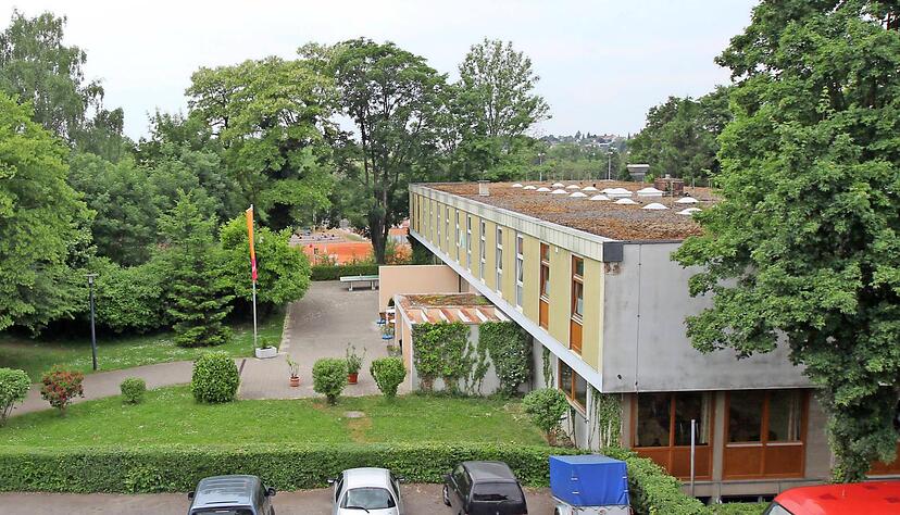 Im Frühjahr 2019 soll die Jugendherberge abgebrochen werden. Auf dem Grundstück entstehen dann fünf Gebäude mit 35 Wohnungen. Nachbarn wehren sich gegen das Bauvorhaben. Foto: Archiv/Veigel Im Frühjahr 2019 soll die Jugendherberge abgebrochen werden. Auf dem Grundstück entstehen dann fünf Gebäude mit 35 Wohnungen. Nachbarn wehren sich gegen das Bauvorhaben. Foto: Archiv/Veigel