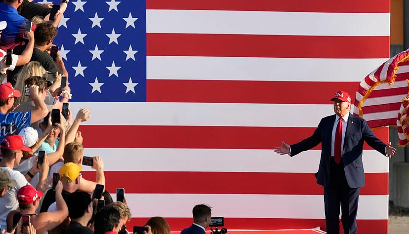 Trump hat innenpolitisch einen wichtigen Erfolg erzielt. Trump hat innenpolitisch einen wichtigen Erfolg erzielt.