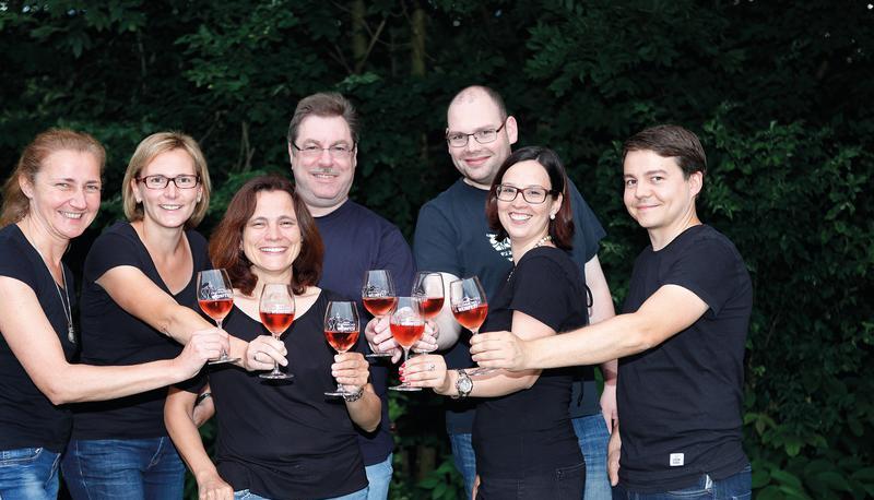 Sammeln Bildmaterial und f&uuml;hren Interviews: Die Buchcrew (v.l.) Michaela Keicher, Susanne K&uuml;hner, Sabine Hornung, Peter Glaser, Matthias Bartsch, Ramona Betz, Thomas K&uuml;bel.