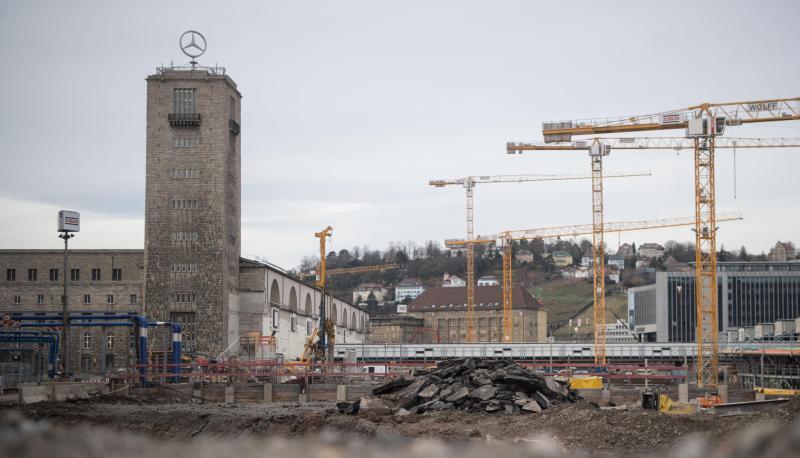 Baukr&auml;ne auf der Baustelle des Bahnprojekts Stuttgart 21.