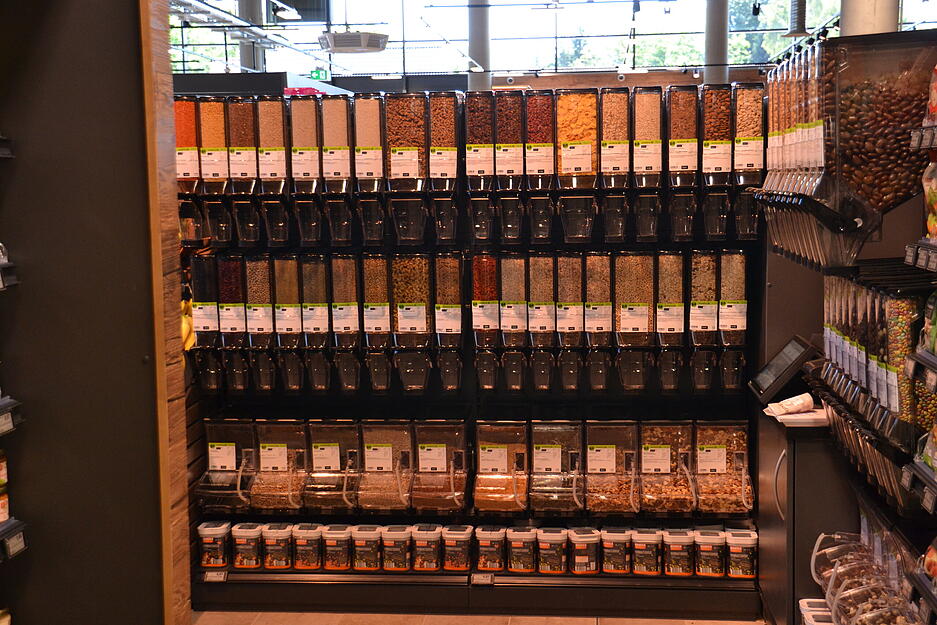 Lokale und regionale Lebensmittel sollen ein Schwerpunkt im Untergruppenbacher Edeka bilden. Mit dabei: die Unverpackt-Abteilung.