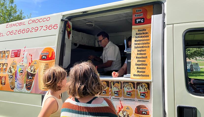 Am Eiswagen von Mario Crocco sind Schoko, Vanille und Erdbeere nach wie vor die Klassiker. Am Eiswagen von Mario Crocco sind Schoko, Vanille und Erdbeere nach wie vor die Klassiker.