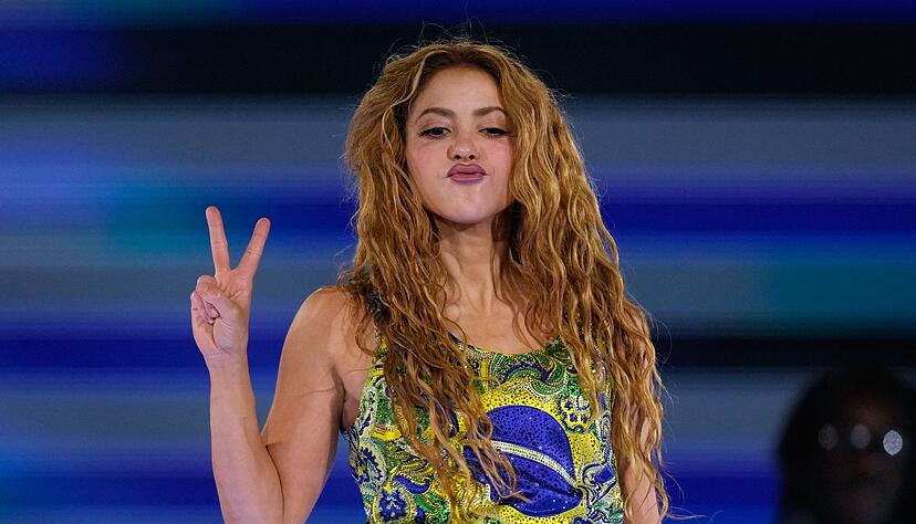 Shakira hat mit einem kostenlosen Konzert in Rio de Janeiro ein Millionenpublikum begeistert.