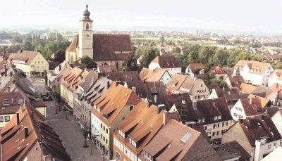 Crailsheim ist die zweitgrößte Stadt im Kreis Schwäbisch Hall. Im Bild geht der Blick entlang der Fußgängerzone Lange Straße bis zur Johanneskirche. Trotz Kriegszerstörungen gibt es noch viele historische Bauten.Foto: Stadtverwaltung Crailsheim Crailsheim ist die zweitgrößte Stadt im Kreis Schwäbisch Hall. Im Bild geht der Blick entlang der Fußgängerzone Lange Straße bis zur Johanneskirche. Trotz Kriegszerstörungen gibt es noch viele historische Bauten.Foto: Stadtverwaltung Crailsheim