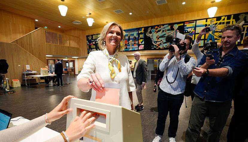 Die Parteien des rot-gr&uuml;nen Blocks erlangen zusammen eine knappe Mehrheit im Parlament