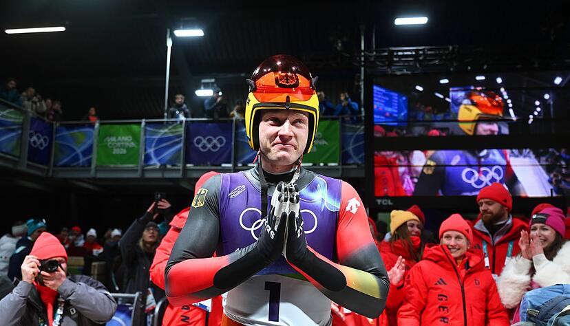 Nummer ist jetzt gespeichert, Ehrenwort: Rodel-Olympiasieger Max Langenhan dr&uuml;ckte am Telefon aus Versehen Kanzler Friedrich Merz weg.