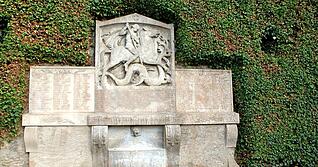 Unvergessen: Das Gundelsheimer Ehrenmal listet die Namen der Kriegsgefallen und -vermissten auf und ist eine Mahnung.