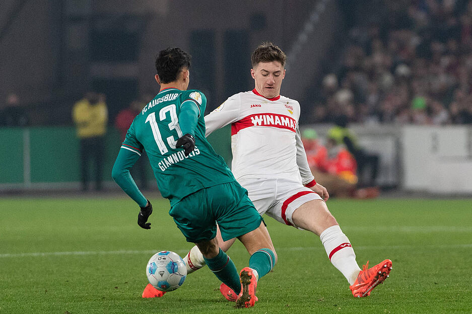 Angelo Stiller: Leistete sich den ein oder anderen Fehlpass zu Beginn, sorgte aber nach vorne ebenso für Gefahr vor dem Kasten des FC Augsburg bei der Chance von Deniz Undav. Sonst unauffällig – und wirkte etwas platt. Note: 4