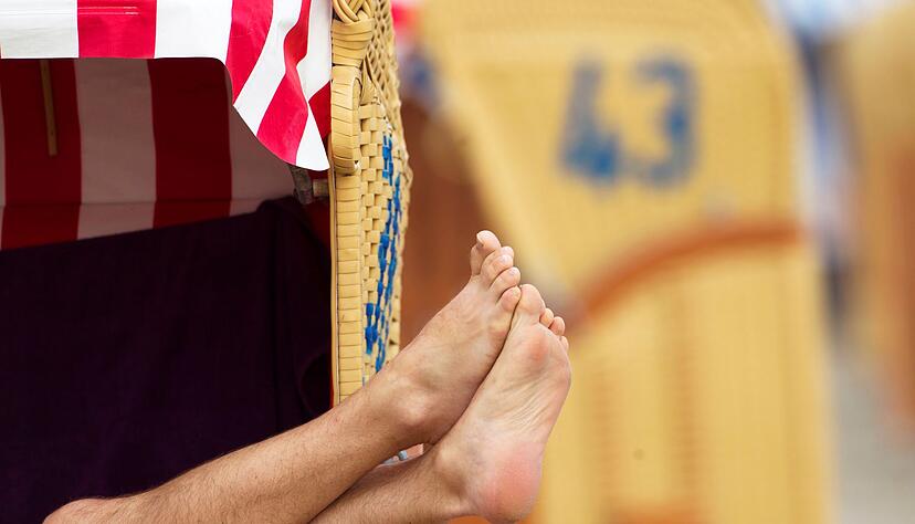 Endlich mal die F&uuml;&szlig;e hochlegen: Selbstst&auml;ndige und Freiberufler m&uuml;ssen oft viel organisieren, bevor sie sich in eine Auszeit verabschieden k&ouml;nnen.