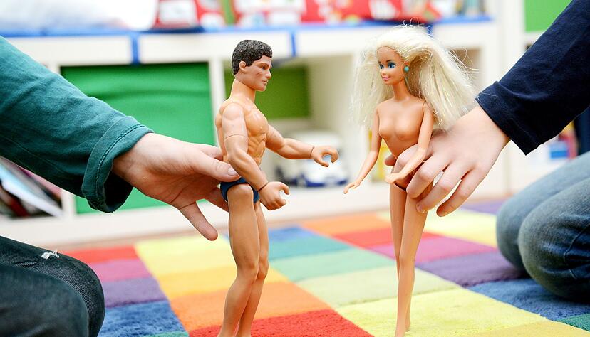 Kinder haben viele Fragen zu Sex und nackten Körpern: Doch für Eltern ist das Thema oft noch tabu-behaftet. Kinder haben viele Fragen zu Sex und nackten Körpern: Doch für Eltern ist das Thema oft noch tabu-behaftet.