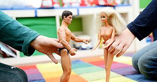 Kinder haben viele Fragen zu Sex und nackten Körpern: Doch für Eltern ist das Thema oft noch tabu-behaftet. Kinder haben viele Fragen zu Sex und nackten Körpern: Doch für Eltern ist das Thema oft noch tabu-behaftet.