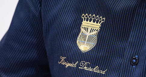 "Reichsbürger" und "Selbstverwalter" stellen ihre Zugehörigkeit offen zur Schau.