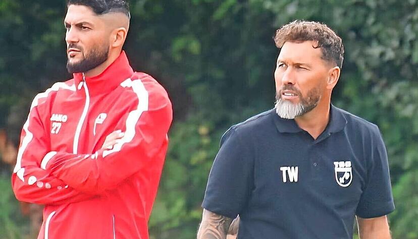 Tobias Weis (rechts) und die TSG &Ouml;hringen gehen getrennte Wege. F&uuml;r ihn &uuml;bernimmt der bisherige Co Volkan Demir (links), unterst&uuml;tzt von Mert Sipahi.
Foto: Marc Schmerbeck