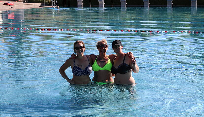 Sie haben sich ins Wasser getraut: Von links Katrin Götz, Helen Friedrich und Michelle Boob. Sie haben sich ins Wasser getraut: Von links Katrin Götz, Helen Friedrich und Michelle Boob.