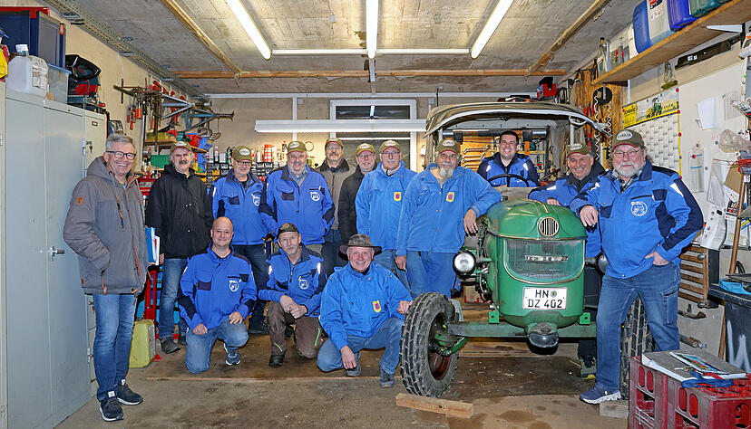 Gruppenbild mit einem Deutz D 40, Baujahr 1964: Die Bulldogfreunde Neudenau haben sich 2008 zu einem nicht eingetragenen Verein zusammengefunden. Gruppenbild mit einem Deutz D 40, Baujahr 1964: Die Bulldogfreunde Neudenau haben sich 2008 zu einem nicht eingetragenen Verein zusammengefunden.