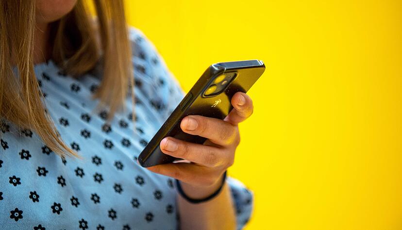 WhatsApp f&uuml;hrt Channels-Funktion ein. Damit k&ouml;nnen Nutzer Infos und Updates von Peronen oder Kan&auml;len abonnieren, die sie interessieren.