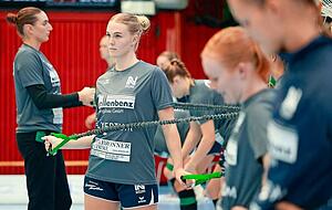 Neckarsulms Bundesliga-Spielerin Lynn Holtman half bei der zweiten Mannschaft aus, konnte die Niederlage gegen Schmiden aber nicht verhindern. Neckarsulms Bundesliga-Spielerin Lynn Holtman half bei der zweiten Mannschaft aus, konnte die Niederlage gegen Schmiden aber nicht verhindern.