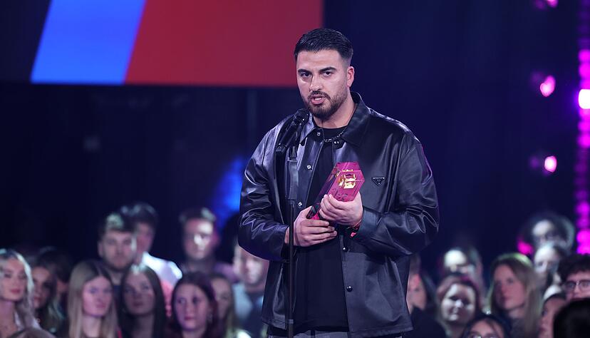 Als Br&uuml;ckenbauer mit Haltung ausgezeichnet: Tahsim Durgun wurde &uuml;ber Tiktok-Videos bekannt.