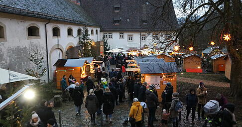 Der Weihnachtsmarkt in Schöntal gilt als einer der stimmungsvollsten in Hohenlohe.