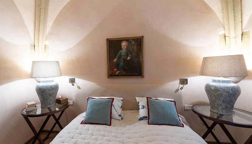 In diesem Hotelzimmer mit Kinderbild wollen manche Gäste unvermittelt Kinderstimmen gehört haben.