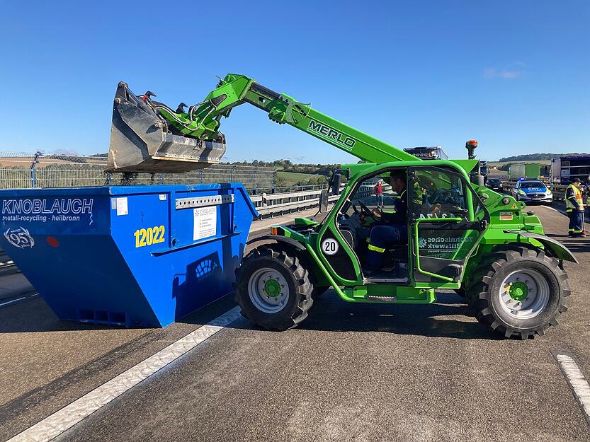 Unfall A81 | Lkw verliert Ladung bei Möckmühl Unfall A81 | Lkw verliert Ladung bei Möckmühl