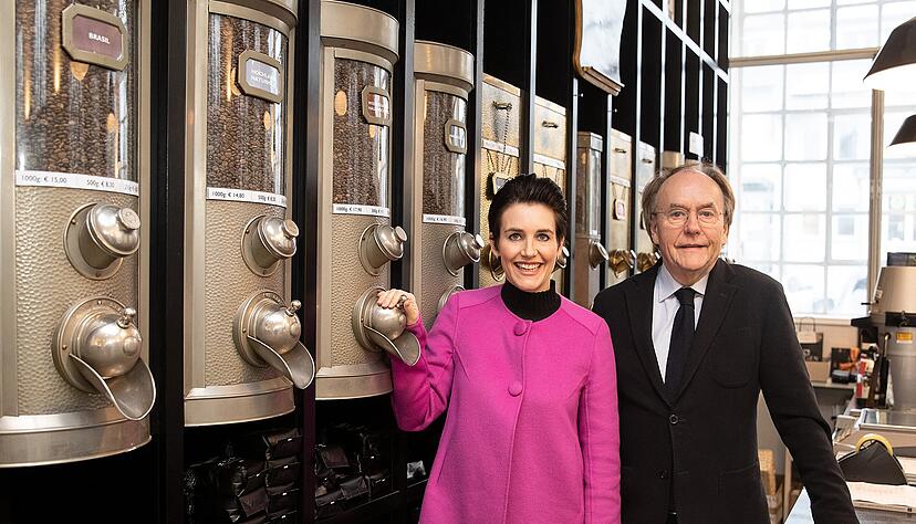 Antonia Hagen-Kettemann und Hanspeter Hagen sind gemeinsam Gesch&auml;ftsf&uuml;hrer im Heilbronner Kaffeehaus. Die 32-J&auml;hrige will das Lebenswerk ihrer 76-j&auml;hrigen Vaters fortf&uuml;hren.
Foto: Andreas Veigel