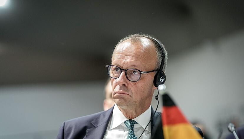Ernster Blick im Plenum: Merz bei der COP30 in Bel&eacute;m.