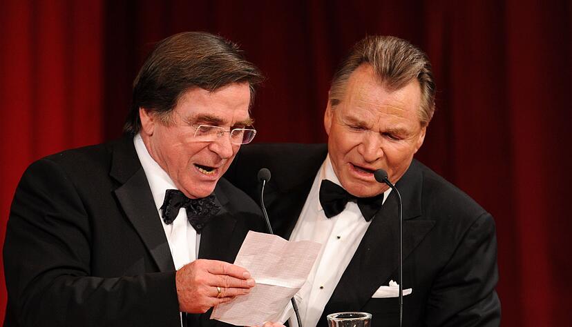 Die Schauspieler-Br&uuml;der Elmar (l) und Fritz Wepper 2009 im Hotel Bayerischer Hof.