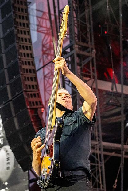 Von „Run To You“ bis „All For Love“: Bryan Adams liefert beim Würth-Open-Air in Künzelsau eine energiegeladene Rockshow.