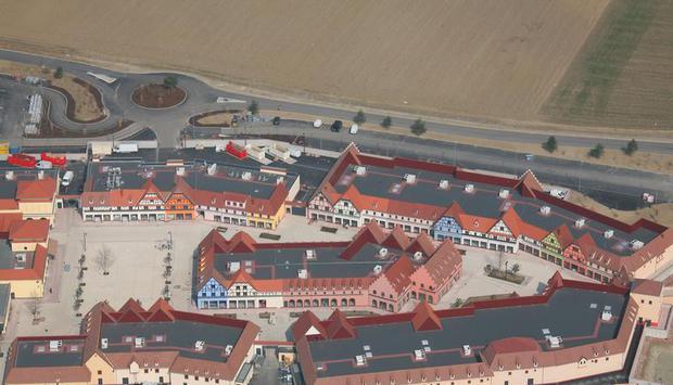 «Style Outlets» ist ein umstrittenes Einkaufsdorf. Foto: Willi Walter/Archiv