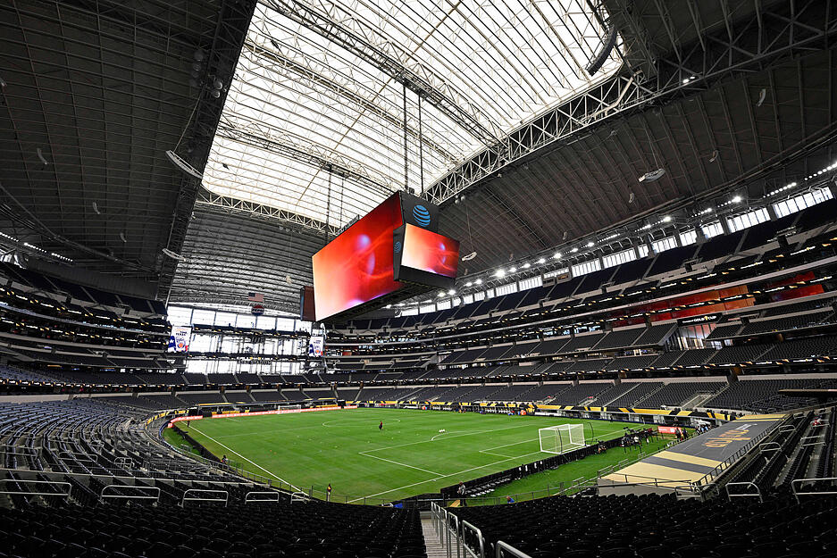 Arlington (USA): Das AT&T Stadium ist das gr&ouml;&szlig;te Stadion der WM 2026 mit Platz f&uuml;r 94.000 Zuschauer. Normalerweise laufen die Dallas Cowboys dort auf, bei der WM finden im Stadion f&uuml;nf Gruppenspiele, zwei Sechzehntelfinale, ein Achtelfinale und ein Halbfinale statt.