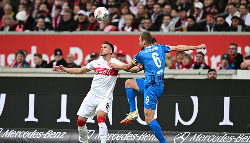 Der VfB mit Stürmer Ermedin Demirovic rieb sich an Heidenheims Defensive auf. Der VfB mit Stürmer Ermedin Demirovic rieb sich an Heidenheims Defensive auf.