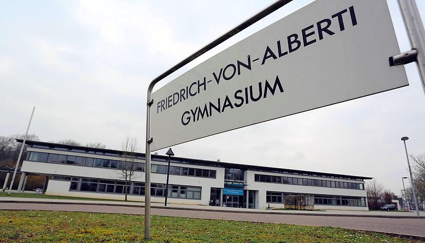 Die Jagstfelder Bildungseinrichtung n&ouml;rdlich des Kocherwaldes tr&auml;gt den Namen des Geologen, der in Friedrichshall Salz suchte und fand.
Foto: Wolfgang M&uuml;ller